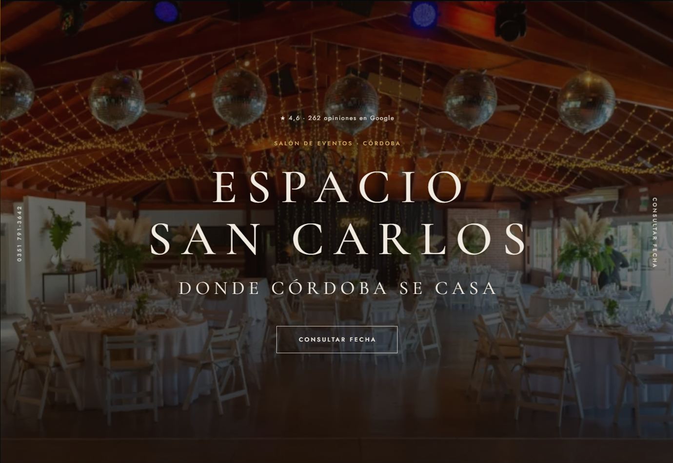 Captura del sitio conceptual de Espacio San Carlos: foto del salón iluminado de fondo y un único botón «Consultar fecha».